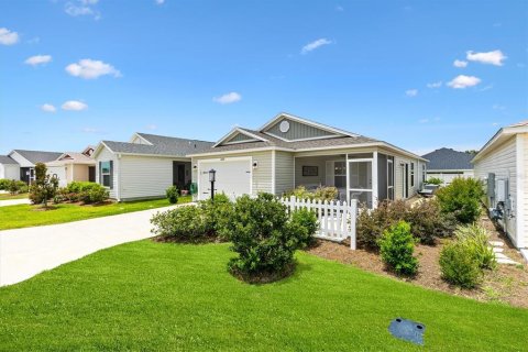House in The Villages, Florida 2 bedrooms, 106.65 sq.m. № 1774029 - photo 1