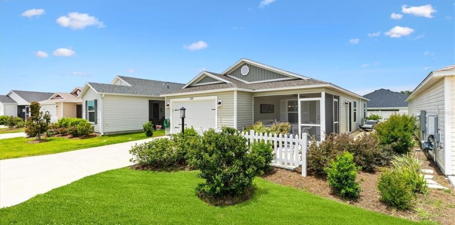 House in The Villages, Florida 2 bedrooms, 106.65 sq.m. № 1774029