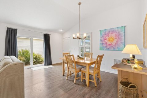 House in The Villages, Florida 2 bedrooms, 106.65 sq.m. № 1774029 - photo 9