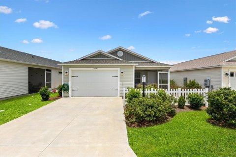 House in The Villages, Florida 2 bedrooms, 106.65 sq.m. № 1774029 - photo 3