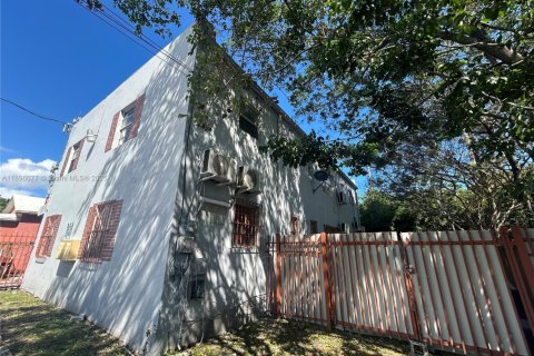 Commercial property in Miami, Florida № 2081496 - photo 6