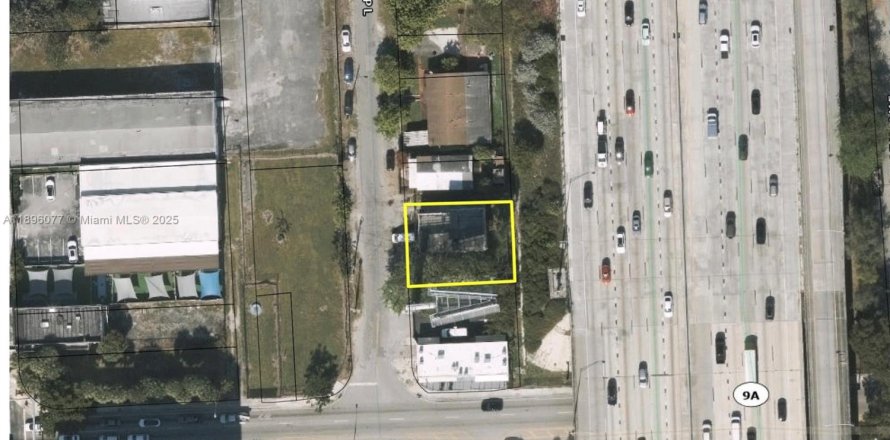 Commercial property in Miami, Florida № 2081496