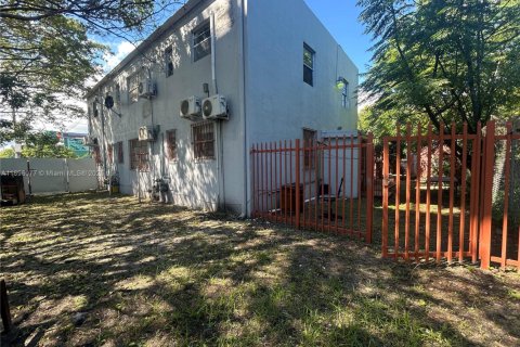 Commercial property in Miami, Florida № 2081496 - photo 2