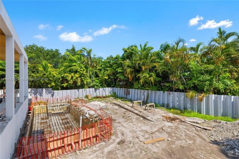 House in Miami Shores, Florida 6 bedrooms, 739.04 sq.m. № 1370610 - photo 11