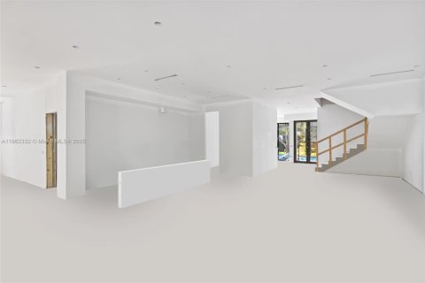 House in Miami Shores, Florida 6 bedrooms, 739.04 sq.m. № 1370610 - photo 6