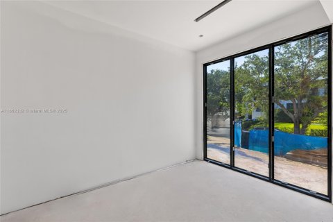 House in Miami Shores, Florida 6 bedrooms, 739.04 sq.m. № 1370610 - photo 7