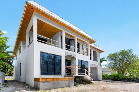 House in Miami Shores, Florida 6 bedrooms, 739.04 sq.m. № 1370610 - photo 14