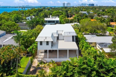 House in Miami Shores, Florida 6 bedrooms, 739.04 sq.m. № 1370610 - photo 12
