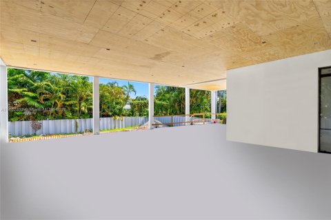 House in Miami Shores, Florida 6 bedrooms, 739.04 sq.m. № 1370610 - photo 9