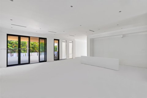 House in Miami Shores, Florida 6 bedrooms, 739.04 sq.m. № 1370610 - photo 4