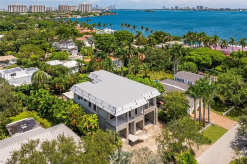 House in Miami Shores, Florida 6 bedrooms, 739.04 sq.m. № 1370610 - photo 1