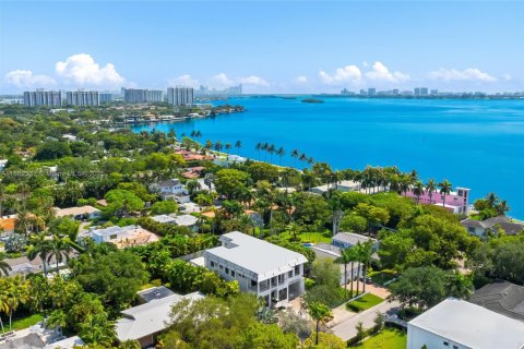 House in Miami Shores, Florida 6 bedrooms, 739.04 sq.m. № 1370610 - photo 3