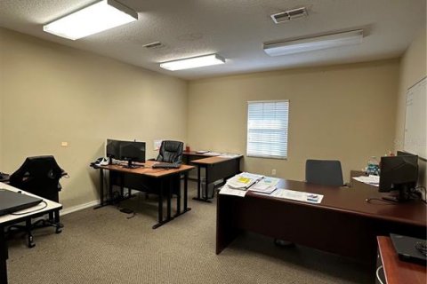 Immobilier commercial à louer à Tampa, Floride: 296.27 m2 № 2104308 - photo 9