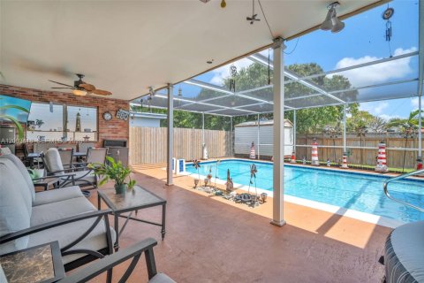 House in Hollywood, Florida 4 bedrooms № 2066887 - photo 16