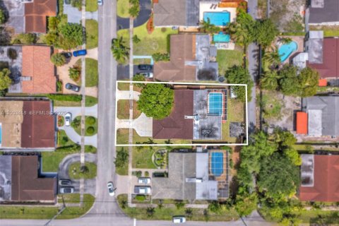 House in Hollywood, Florida 4 bedrooms № 2066887 - photo 2