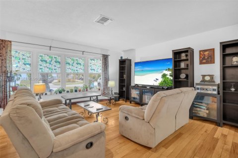 House in Hollywood, Florida 4 bedrooms № 2066887 - photo 10