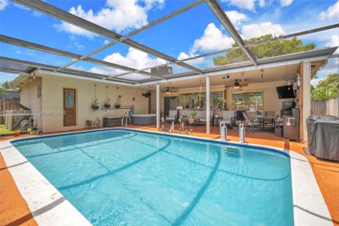 House in Hollywood, Florida 4 bedrooms № 2066887 - photo 5