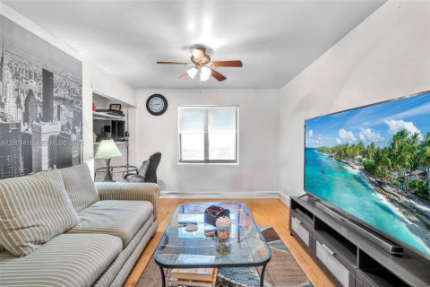 House in Hollywood, Florida 4 bedrooms № 2066887 - photo 21