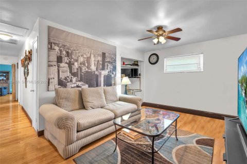 House in Hollywood, Florida 4 bedrooms № 2066887 - photo 11