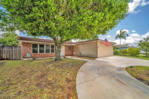 House in Hollywood, Florida 4 bedrooms № 2066887 - photo 3