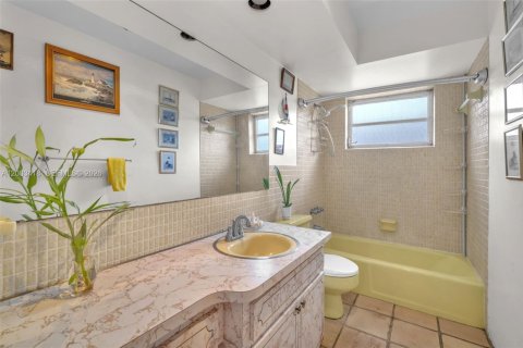 House in Hollywood, Florida 4 bedrooms № 2066887 - photo 22
