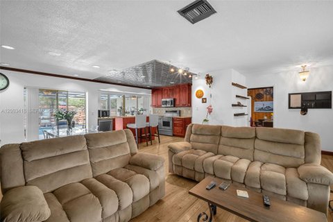 House in Hollywood, Florida 4 bedrooms № 2066887 - photo 25