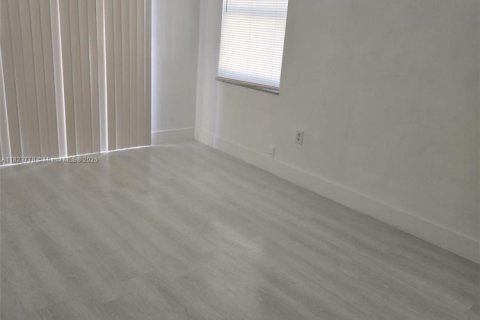 Купить кондоминиум в Хайалиа, Флорида 2 спальни, 77.02м2, № 2015303 - фото 2