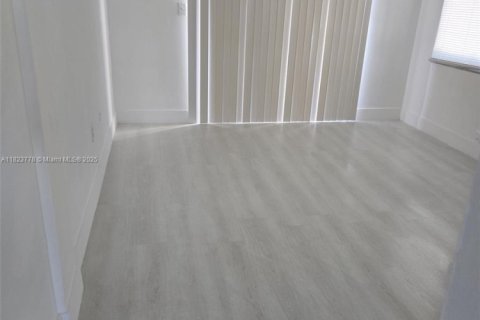 Купить кондоминиум в Хайалиа, Флорида 2 спальни, 77.02м2, № 2015303 - фото 3