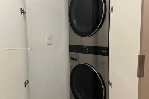 Снять в аренду кондоминиум в Майами, Флорида 2 спальни, 104.14м2, № 1987152 - фото 13