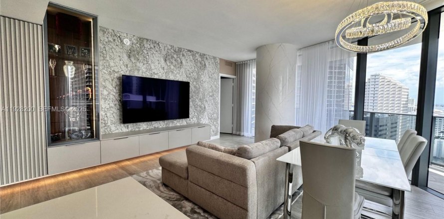 Кондоминиум с 2 спальнями в Майами, Флорида № 1987152