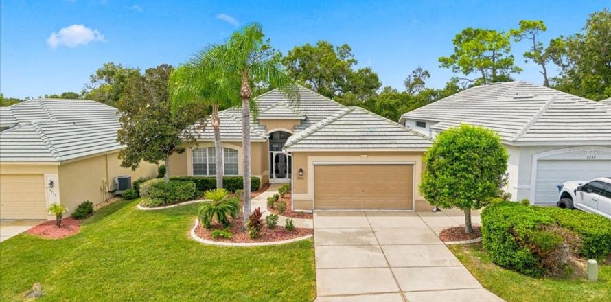 Casa en Weeki Wachee, Florida 3 dormitorios, 208.75 m2 № 2386064
