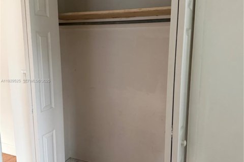 Casa en alquiler en Miami Beach, Florida, 1 dormitorio, 515.51 m2 № 1988456 - foto 10