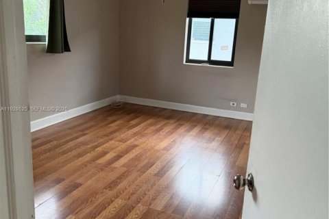 Casa en alquiler en Miami Beach, Florida, 1 dormitorio, 515.51 m2 № 1988456 - foto 15