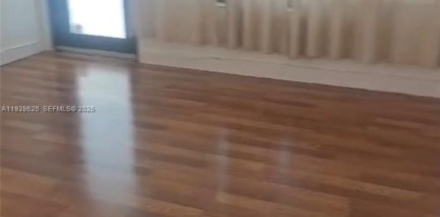 Casa en Miami Beach, Florida 1 dormitorio, 515.51 m2 № 1988456