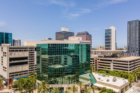 Propiedad comercial en venta en Fort Lauderdale, Florida № 1948540 - foto 1