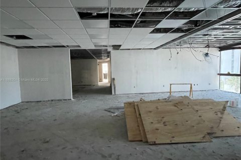 Propiedad comercial en venta en Fort Lauderdale, Florida № 1948540 - foto 14