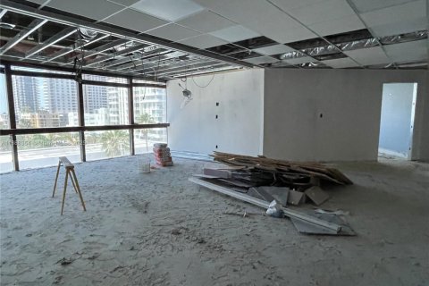 Propiedad comercial en venta en Fort Lauderdale, Florida № 1948540 - foto 12