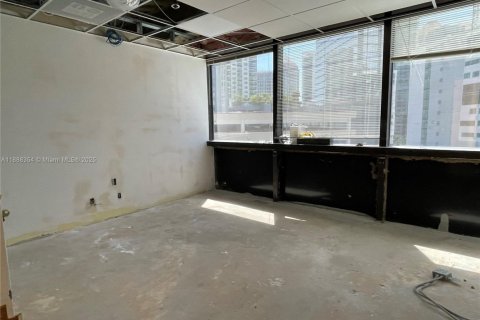 Propiedad comercial en venta en Fort Lauderdale, Florida № 1948540 - foto 23