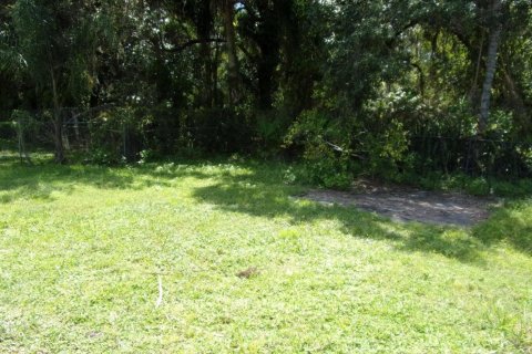 Commercial property in Fort Pierce, Florida 191.19 sq.m. № 1154129 - photo 1
