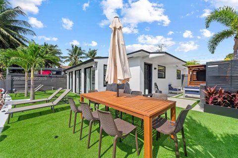 Commercial property in Dania Beach, Florida 176.05 sq.m. № 2031656 - photo 21