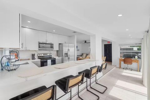 Commercial property in Dania Beach, Florida 176.05 sq.m. № 2031656 - photo 8