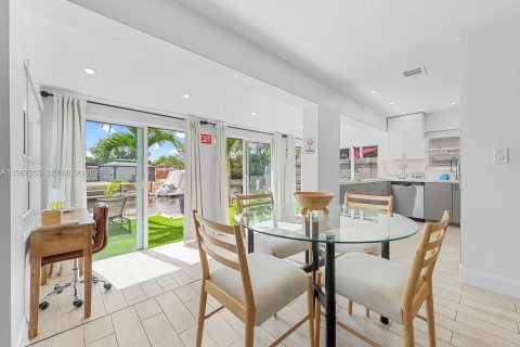 Commercial property in Dania Beach, Florida 176.05 sq.m. № 2031656 - photo 10