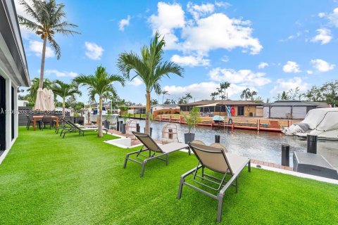 Коммерческая недвижимость в Дания-Бич, Флорида 176.05м2 № 2031656