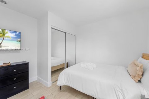 Commercial property in Dania Beach, Florida 176.05 sq.m. № 2031656 - photo 17