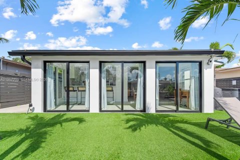 Commercial property in Dania Beach, Florida 176.05 sq.m. № 2031656 - photo 22