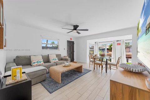 Commercial property in Dania Beach, Florida 176.05 sq.m. № 2031656 - photo 3