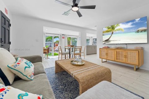 Commercial property in Dania Beach, Florida 176.05 sq.m. № 2031656 - photo 4