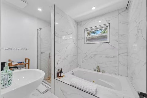 Commercial property in Dania Beach, Florida 176.05 sq.m. № 2031656 - photo 18