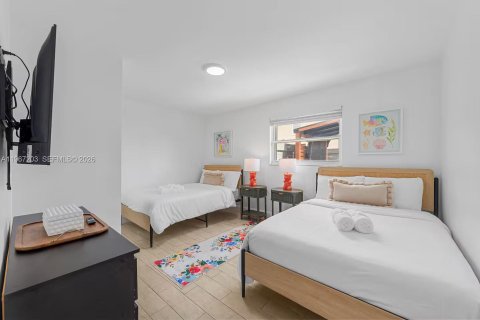 Commercial property in Dania Beach, Florida 176.05 sq.m. № 2031656 - photo 11