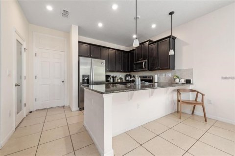 Townhouse in Kissimmee, Florida 3 bedrooms, 148.83 sq.m. № 2107092 - photo 2